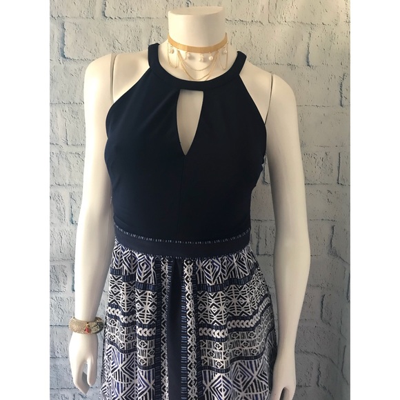 Last 1 Left! 💋 Vince Camuto • Tribal Key Hole Max - Picture 6 of 8